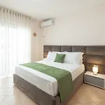 E&e - Seaside Escape * Влёра