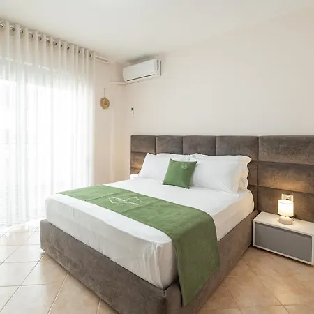 E&e - Seaside Escape * Vlore