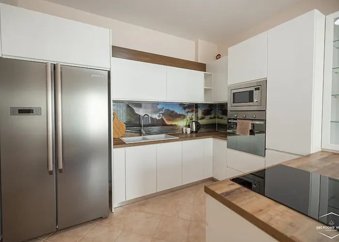 E&e - Seaside Escape